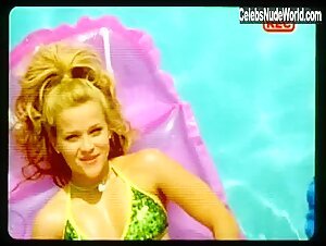 Jessica Cauffiel bikini, Sexy scene in Legally Blonde (2001) 4