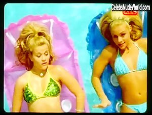 Jessica Cauffiel bikini, Sexy scene in Legally Blonde (2001) 6
