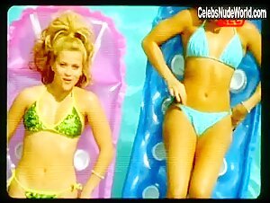 Jessica Cauffiel bikini, Sexy scene in Legally Blonde (2001) 8