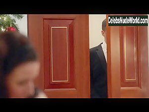 Julia Louis-Dreyfus Sexy scene in Veep (2012-2016) 9