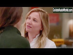 Jessica Capshaw, Stefania Spampinato Lesbian , Kissing scene in Grey's Anatomy (2005-2021) 2