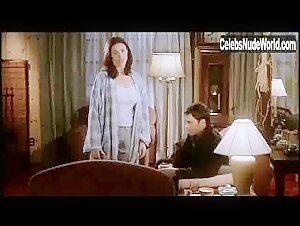 Lindsay Sloane Sexy scene in Seven Girlfriends (1999) 15