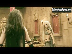 Krystal Vee Blonde , Fighting scene in The Scorpion King 3: Battle for Redemption (2012) 11