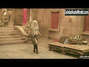 Krystal Vee Blonde , Fighting scene in The Scorpion King 3: Battle for Redemption (2012) 18