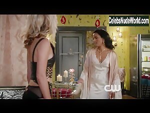 Lindsey Gort, Freema Agyeman Sexy, lesbian scene in The Carrie Diaries (2013-2014) 5