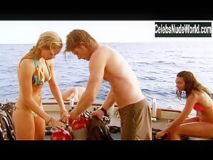Marsha Thomason, Laura Vandervoort bikini, Sexy scene in Into the Blue 2: The Reef (2009) 2