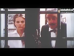 Claudine Auger Sexy scene in Aragosta a colazione (1982) 16