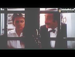 Claudine Auger Sexy scene in Aragosta a colazione (1982) 17