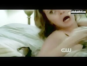 Hilarie Burton Sexy, underwear scene in One Tree Hill (2003-2011) 18