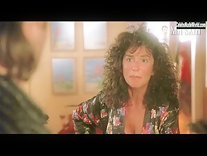 Mercedes Ruehl underwear, Sexy scene in The Fisher King (1991) 11