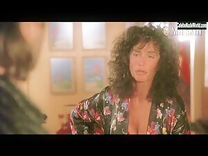 Mercedes Ruehl underwear, Sexy scene in The Fisher King (1991) 12