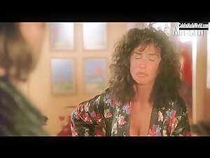 Mercedes Ruehl underwear, Sexy scene in The Fisher King (1991) 14