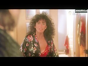 Mercedes Ruehl underwear, Sexy scene in The Fisher King (1991) 6
