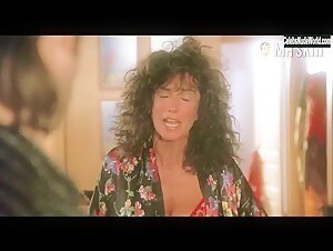 Mercedes Ruehl underwear, Sexy scene in The Fisher King (1991) 7
