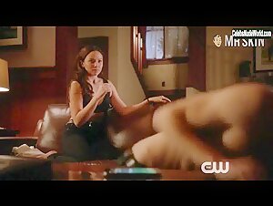 Malese Jow underwear, Sexy scene in The Flash (2014-) 13