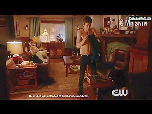 Malese Jow underwear, Sexy scene in The Flash (2014-) 17