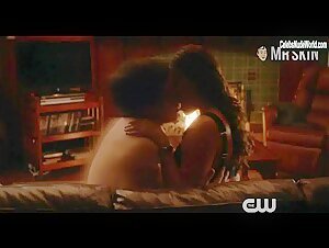 Malese Jow underwear, Sexy scene in The Flash (2014-) 2