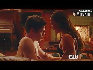 Malese Jow underwear, Sexy scene in The Flash (2014-) 3