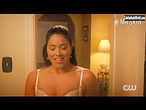 Gina Rodriguez in Jane the Virgin (2015-2019) scene 3