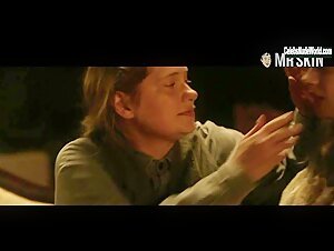 Christiane Seidel, Merritt Wever lesbian, Sexy scene in Godless (2017) 2