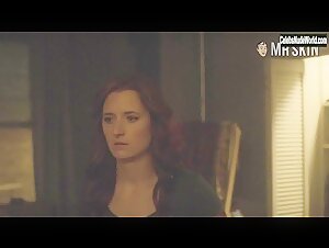Carly Chaikin, Grace Gummer thong, Sexy scene in Mr. Robot (2015-2019) 17