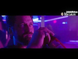 Meadow Williams Sexy scene in Den of Thieves (2018) 13