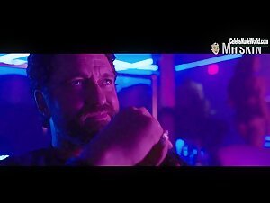 Meadow Williams Sexy scene in Den of Thieves (2018) 15
