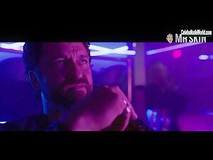 Meadow Williams Sexy scene in Den of Thieves (2018) 16