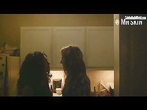 Grace Gummer, Roberta Colindrez Sexy, lesbian scene in Mr. Robot (2015-2019) 2