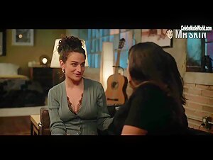 Jenny Slate, Gina Rodriguez lesbian, underwear scene in I Want You Back (2022) 14