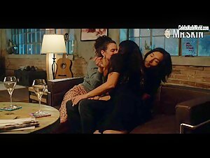 Jenny Slate, Gina Rodriguez lesbian, underwear scene in I Want You Back (2022) 7