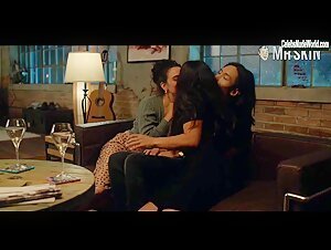 Jenny Slate, Gina Rodriguez lesbian, underwear scene in I Want You Back (2022) 9