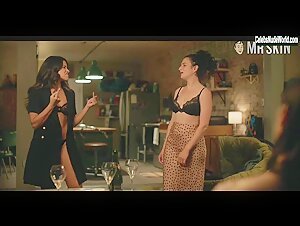 Jenny Slate, Gina Rodriguez Sexy, underwear scene in I Want You Back (2022) 2
