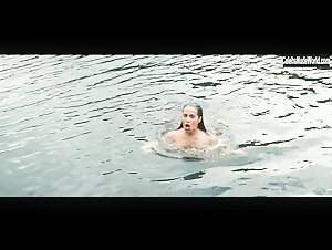 Alicia Vikander in Kronjuvelerna (2011) 6
