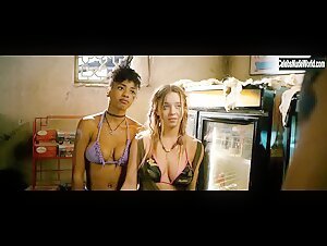 Sydney Sweeney & Joi Liaye in Dead Ant (2017) 3