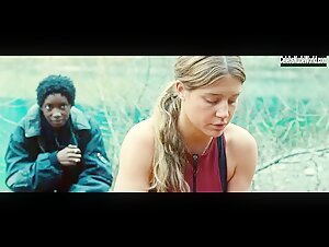 Adele Exarchopoulos, Daphne Patakia, Swala Emati nude, Kissing in Les cinq diables (2022) 13