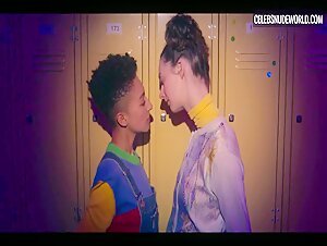Tanya Reynolds, Patricia Allison lesbian, Sexy scene in Sex Education (2019-) 2