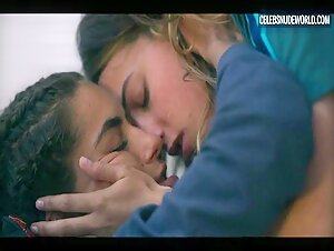 Amaia Aberasturi, Begoña Vargas lez , kissing scene in Welcome to Eden (2022-)