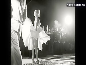 Ana de Armas Sexy, underwear scene in Blonde (2022) 6