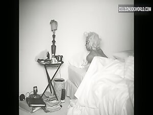 Ana de Armas blonde, Nude scene in Blonde (2022) 4