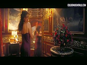 Phoebe Tonkin Peeing, Nightgown scene in Babylon (2022) 1