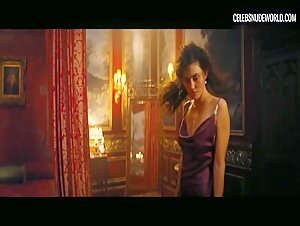Phoebe Tonkin Peeing, Nightgown scene in Babylon (2022) 8