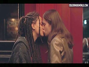 Alison Oliver, Sasha Lane lesbian, Sexy scene in Conversations with Friends (2022) 11