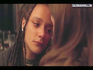 Alison Oliver, Sasha Lane lesbian, Sexy scene in Conversations with Friends (2022) 2