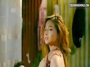 Angeli Khang breasts, butt scene in Silip Sa Apoy (2022) 7