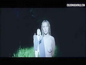 Maya Hawke Nude, breasts scene in Therèse (2022) 11