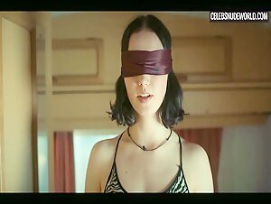 Martyna Byczkowska, Paulina Krzyżańska underwear, Sexy scene in Absolute Beginners (2023-) 4