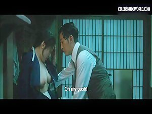 Han Ha-na Nude, breasts scene in The Handmaiden (2016) 1