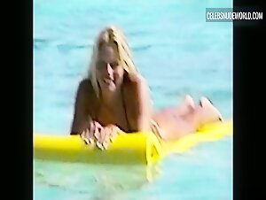 Pamela Anderson Sexy, bikini scene in Pamela, A Love Story (2023) 19