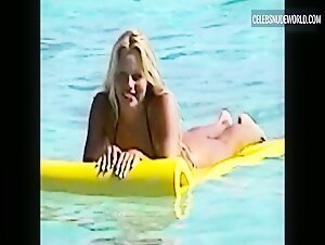 Pamela Anderson Sexy, bikini scene in Pamela, A Love Story (2023) 20